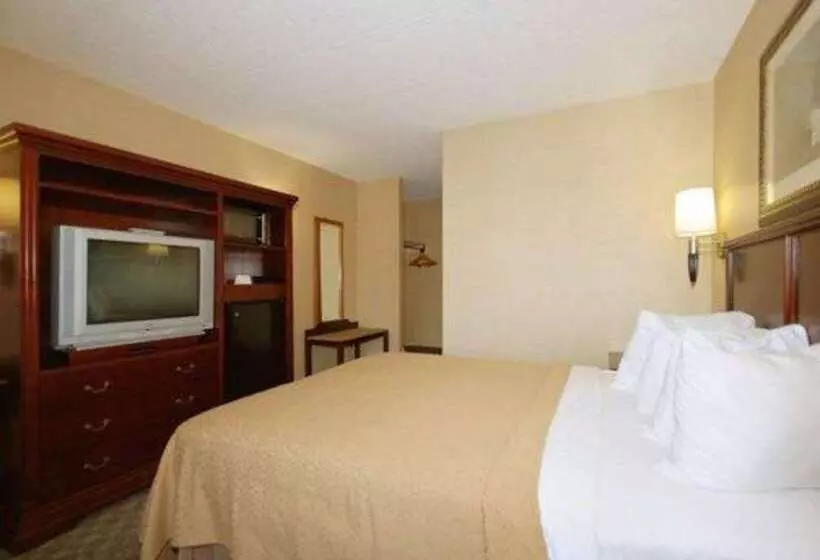 호텔 Quality Inn & Suites