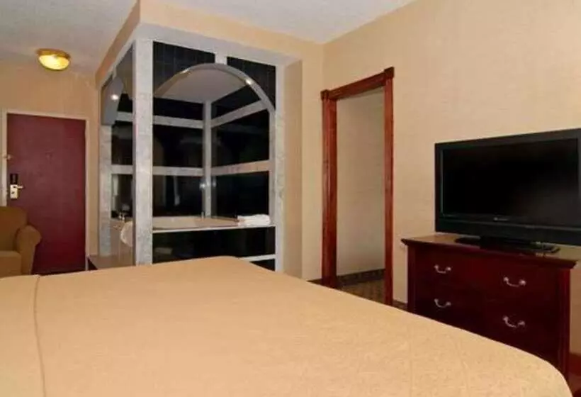 호텔 Quality Inn & Suites