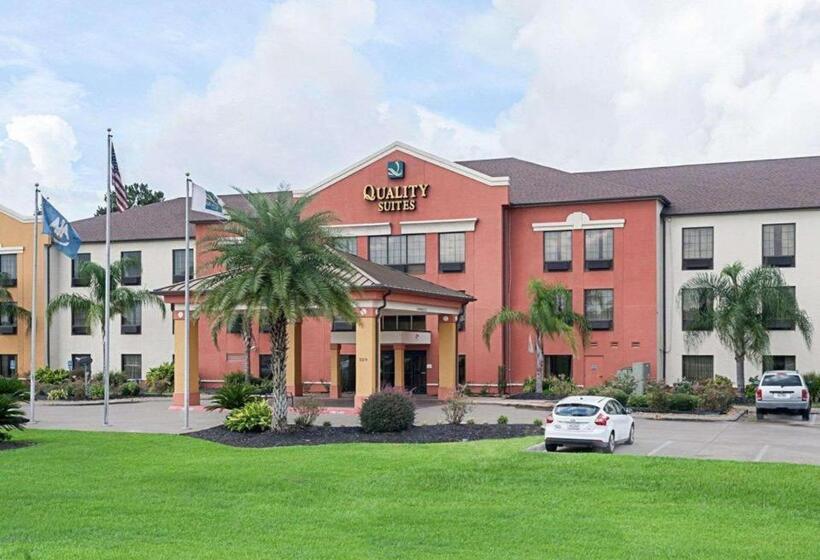 בית מלון כפרי Quality Suites