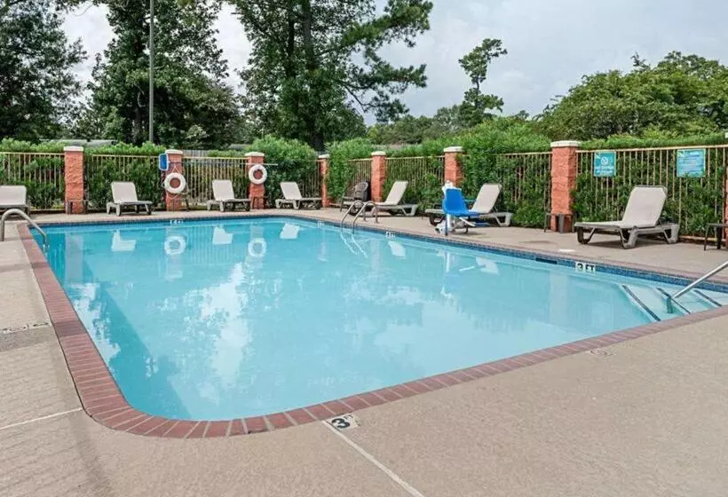 호텔 Quality Suites