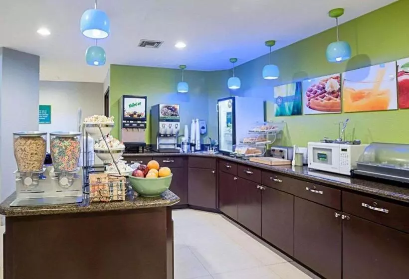 호텔 Quality Suites