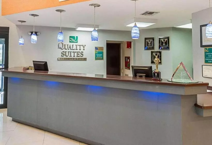 호텔 Quality Suites