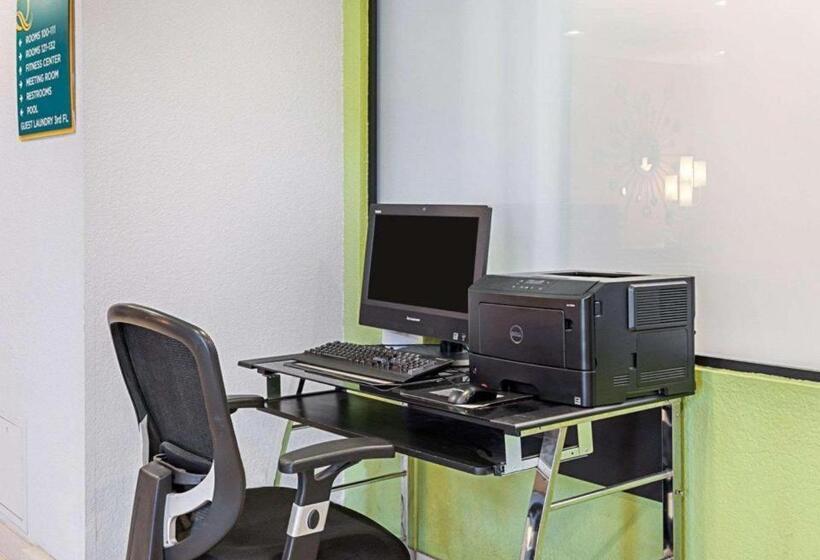 בית מלון כפרי Quality Suites