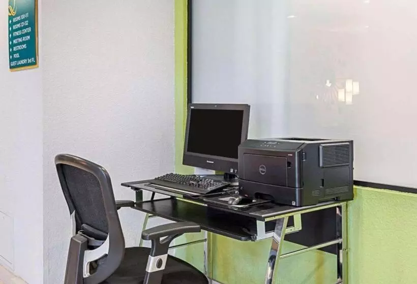 호텔 Quality Suites