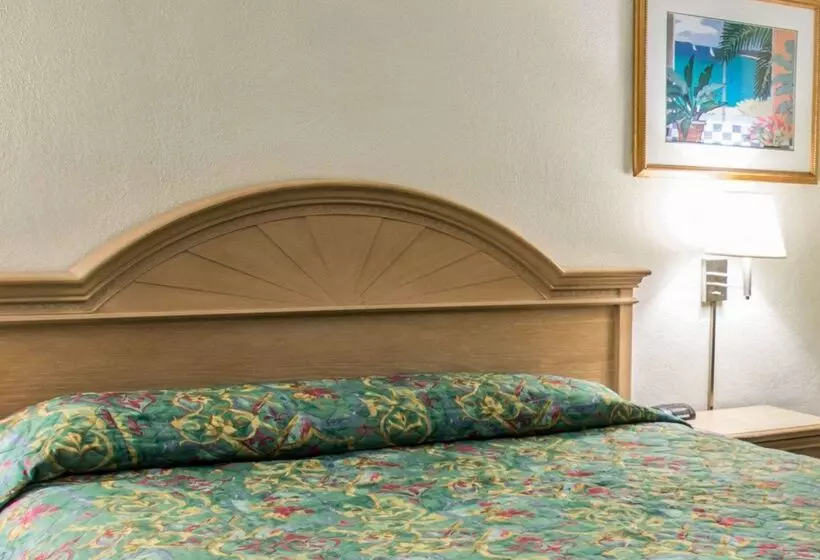 Отель Rodeway Inn Fort Pierce Us Highway 1
