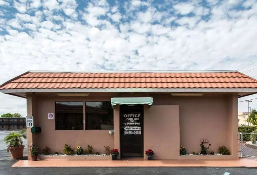 Отель Rodeway Inn Fort Pierce Us Highway 1