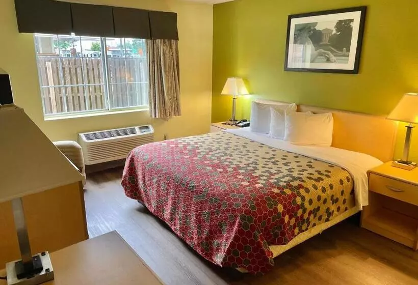 Отель Super 8 By Wyndham Gloucester