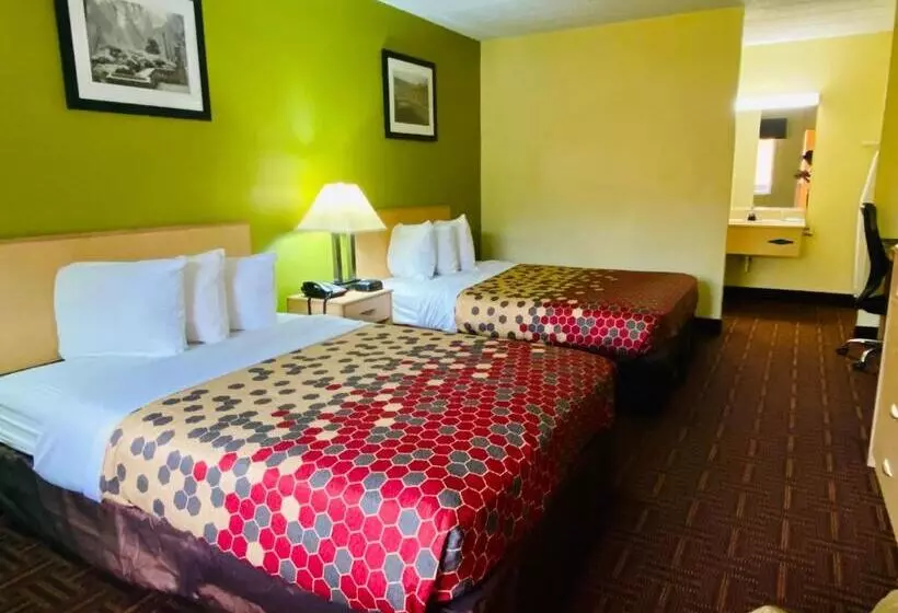 Отель Super 8 By Wyndham Gloucester