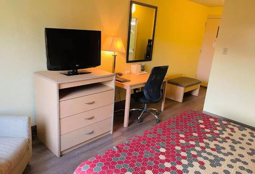 Отель Super 8 By Wyndham Gloucester