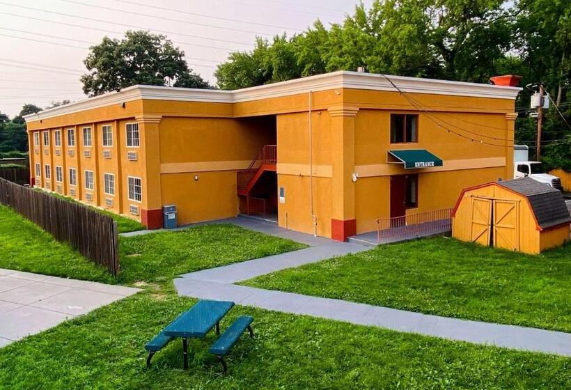 בית מלון כפרי Super 8 By Wyndham Gloucester