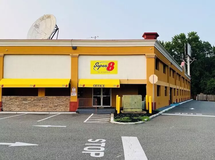 Отель Super 8 By Wyndham Gloucester