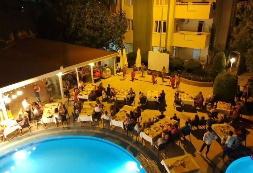 Melissa Garden Apart