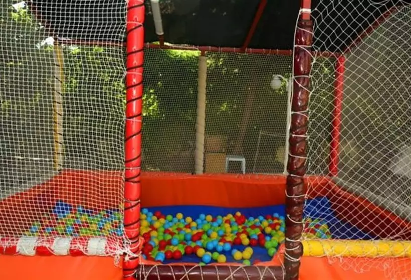 Melissa Garden Apart