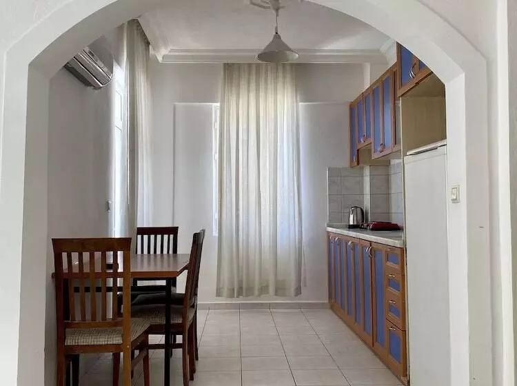 Melissa Garden Apart