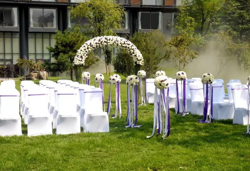 The Lake View Hotel Beijing