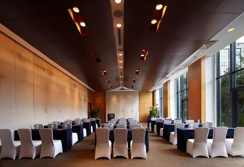 The Lake View Hotel Beijing