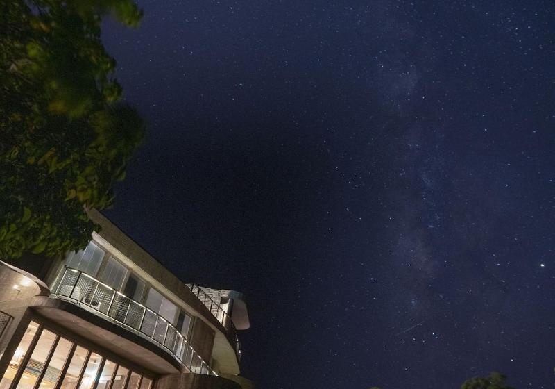 تختخواب و صبحانه Wandering Walls