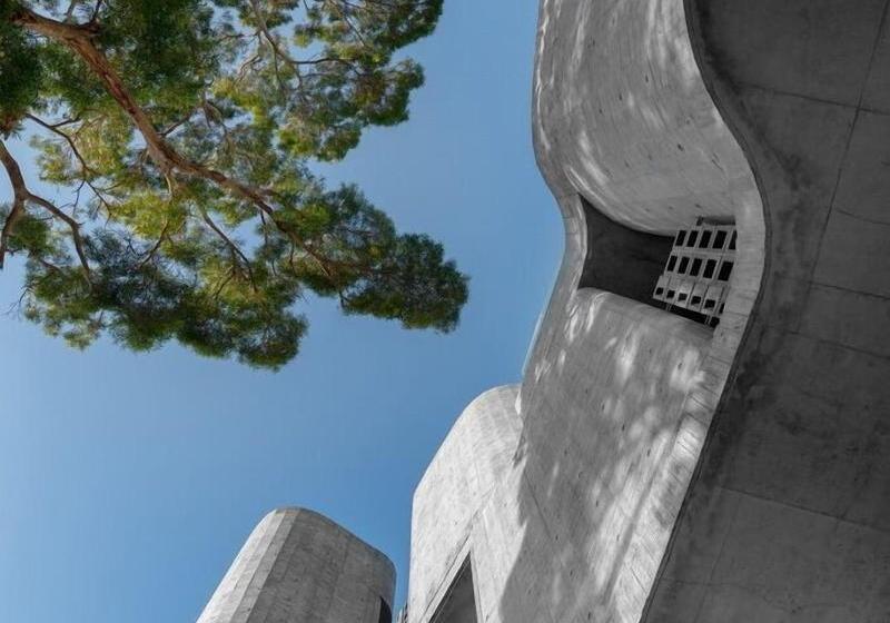 تختخواب و صبحانه Wandering Walls