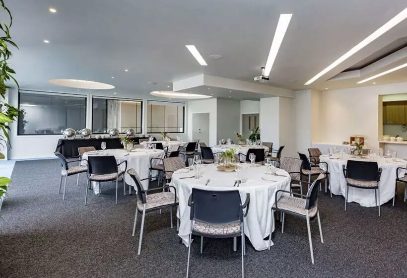 Отель Breakfree On Cashel, An Accor