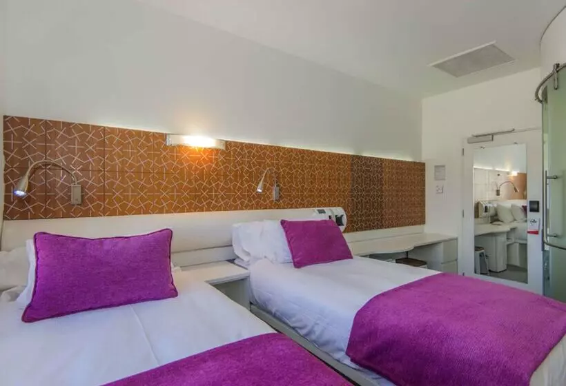 Отель Breakfree On Cashel, An Accor