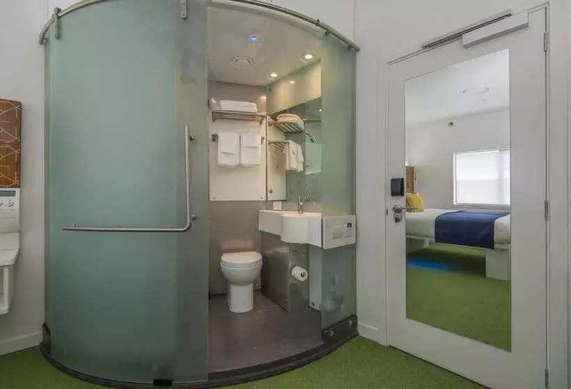 Отель Breakfree On Cashel, An Accor