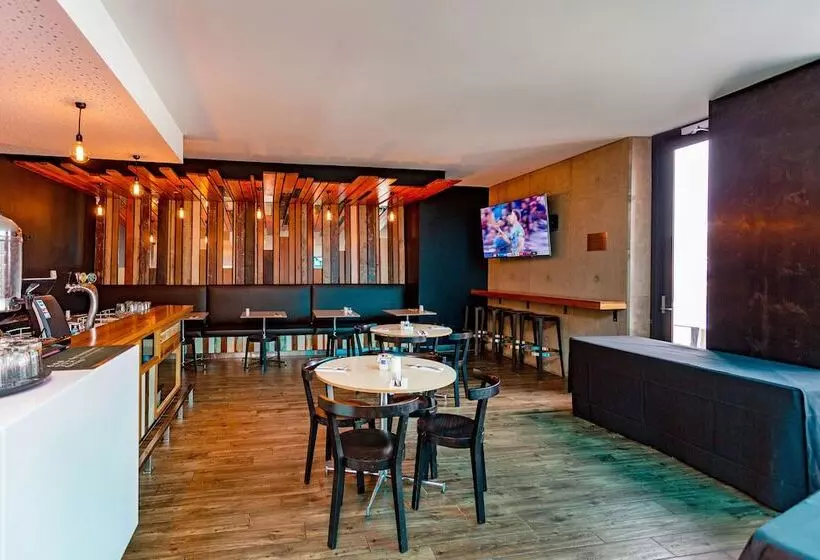 Отель Breakfree On Cashel, An Accor