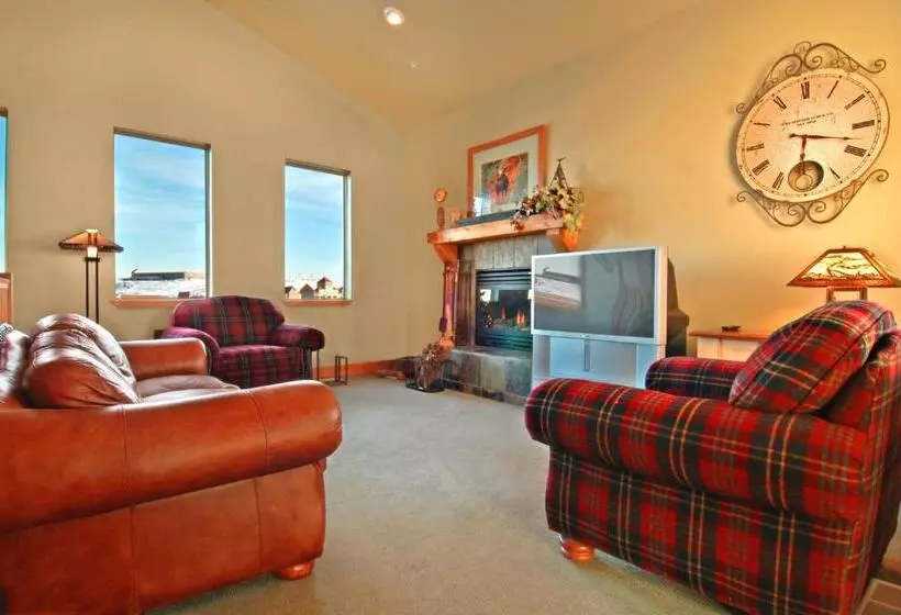 فندق Crestview Condominiums By All Seasons Resort Lodging