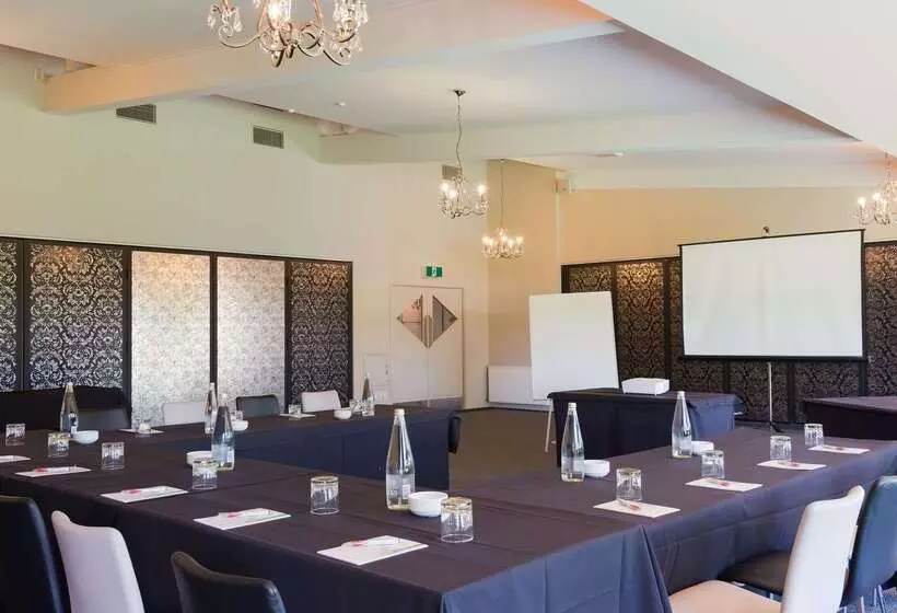 Отель Croydon Lodge