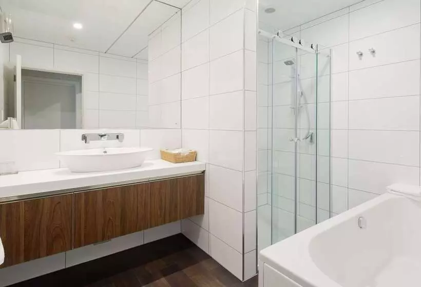 Отель Croydon Lodge