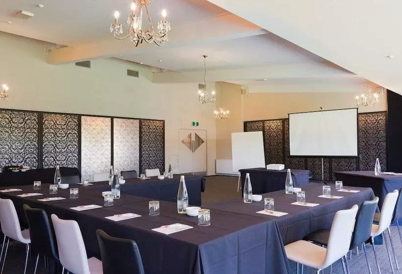 Отель Croydon Lodge