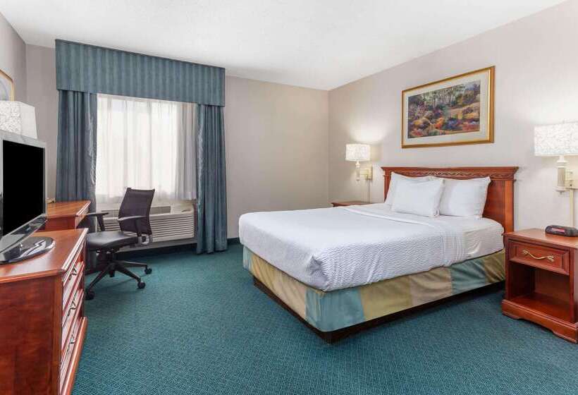 Отель La Quinta By Wyndham Chicago Gurnee