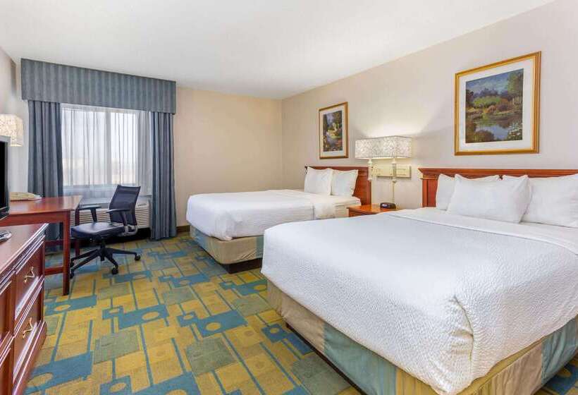 Отель La Quinta By Wyndham Chicago Gurnee