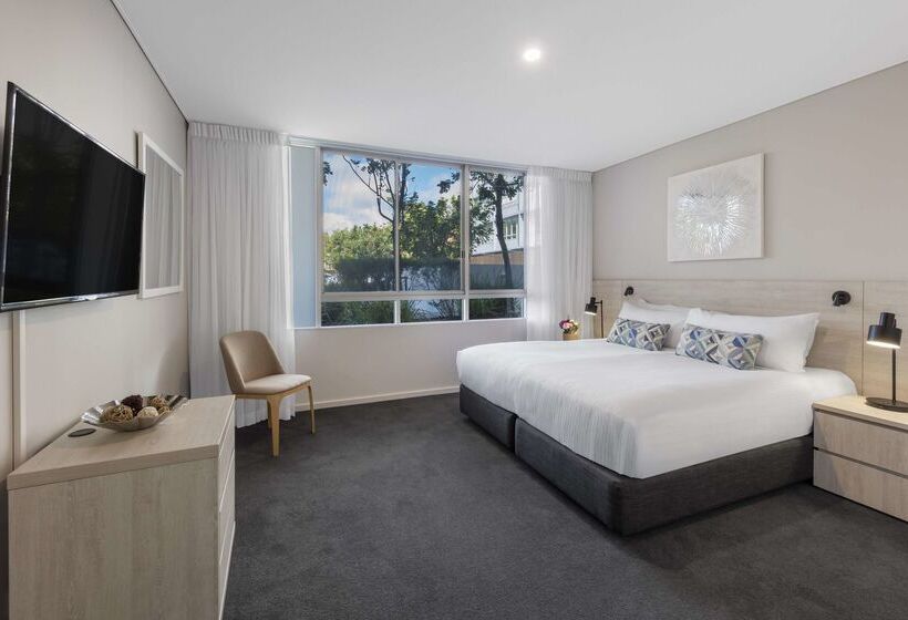 בית מלון כפרי Oaks Nelson Bay Lure Suites