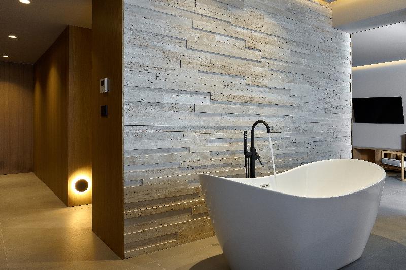 בית מלון כפרי Castello Infinity Suites   Adults Only