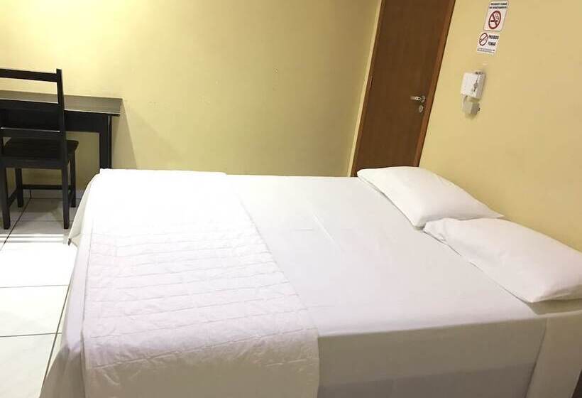 Aki Hotel E Restaurante