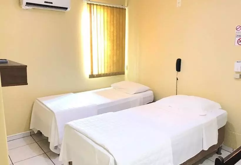 Aki Hotel E Restaurante