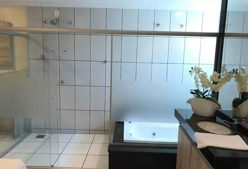 Aki Hotel E Restaurante