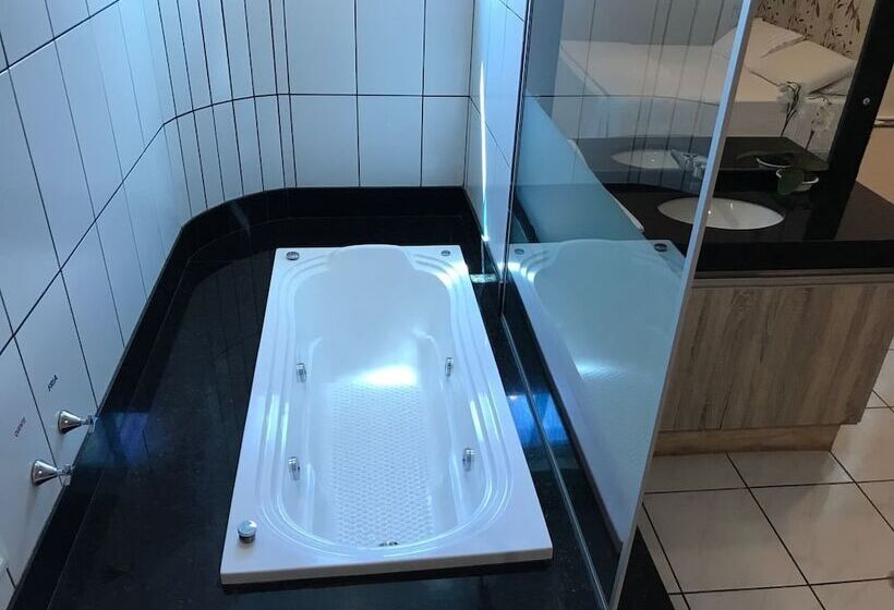 Aki Hotel E Restaurante