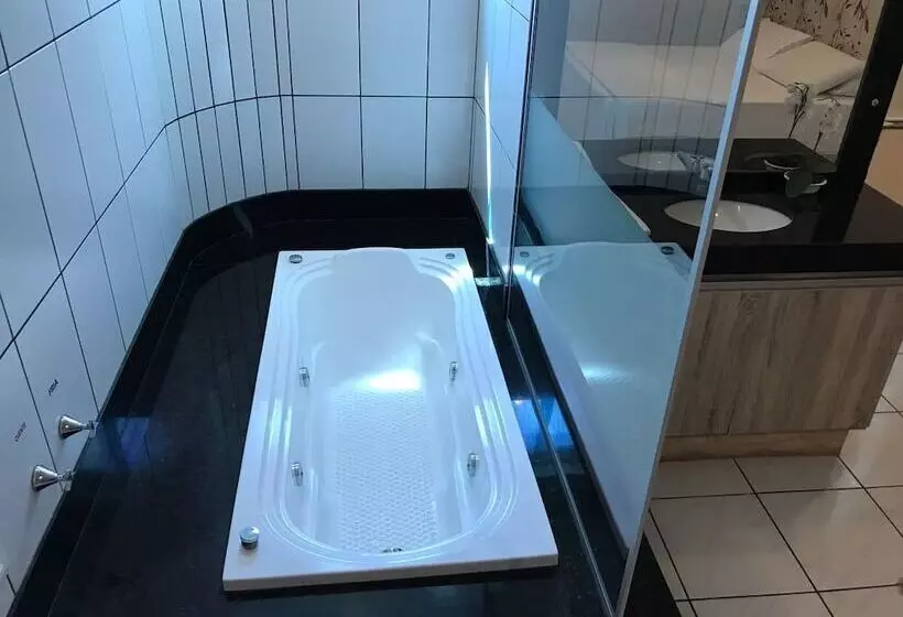 Aki Hotel E Restaurante