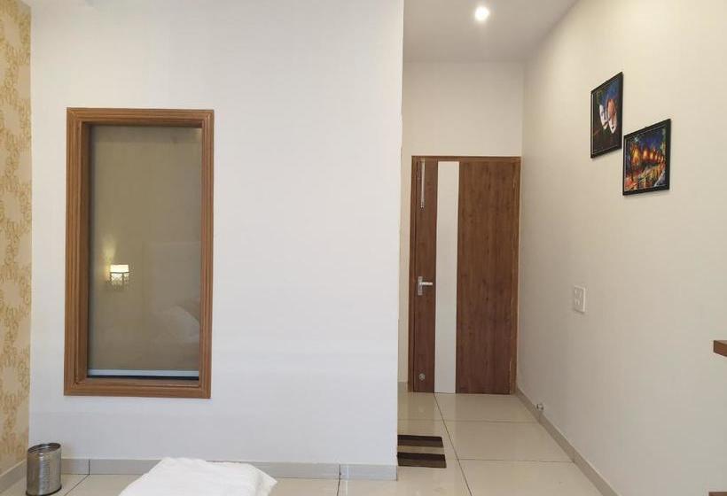 Bed and Breakfast Mahadev Residency