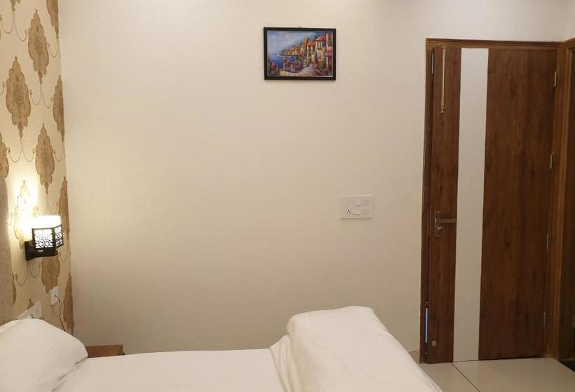 Bed and Breakfast Mahadev Residency
