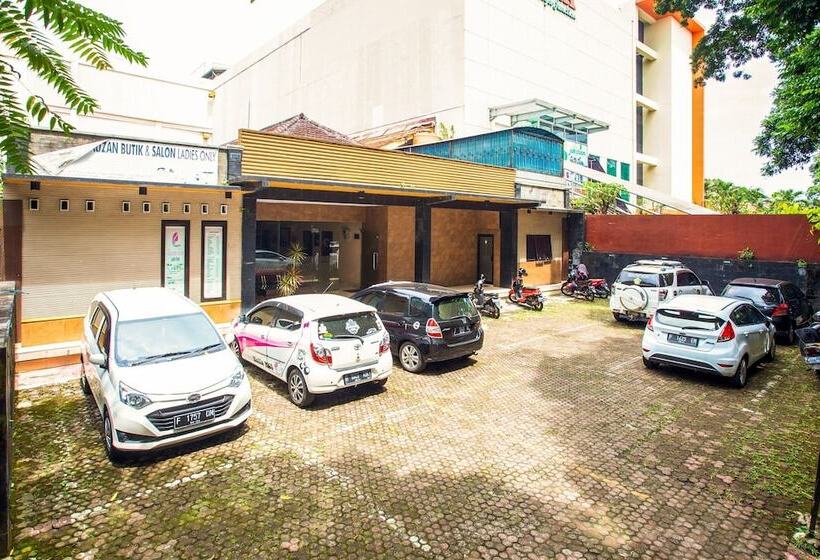 בית מלון כפרי Spot On 3858 Elsana Transit