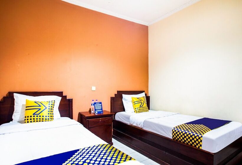 בית מלון כפרי Spot On 3858 Elsana Transit