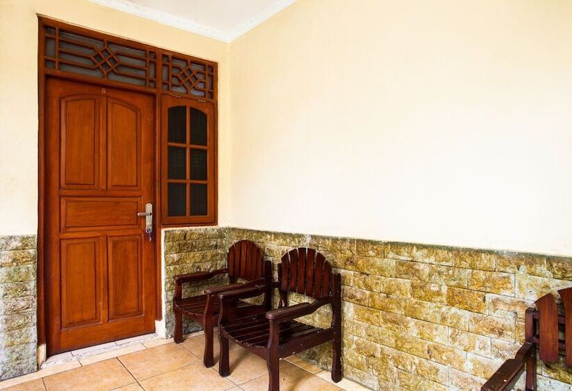 בית מלון כפרי Spot On 3858 Elsana Transit