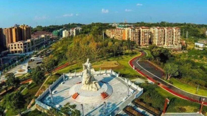 Iu Hotel Chengdu Jianyang Xiongzhou Plaza