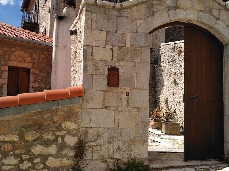 호텔 Loussiou Nymfes