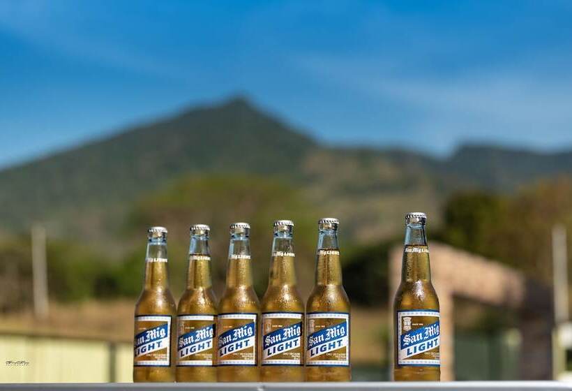 酒店 Nauvoo Farm Resort