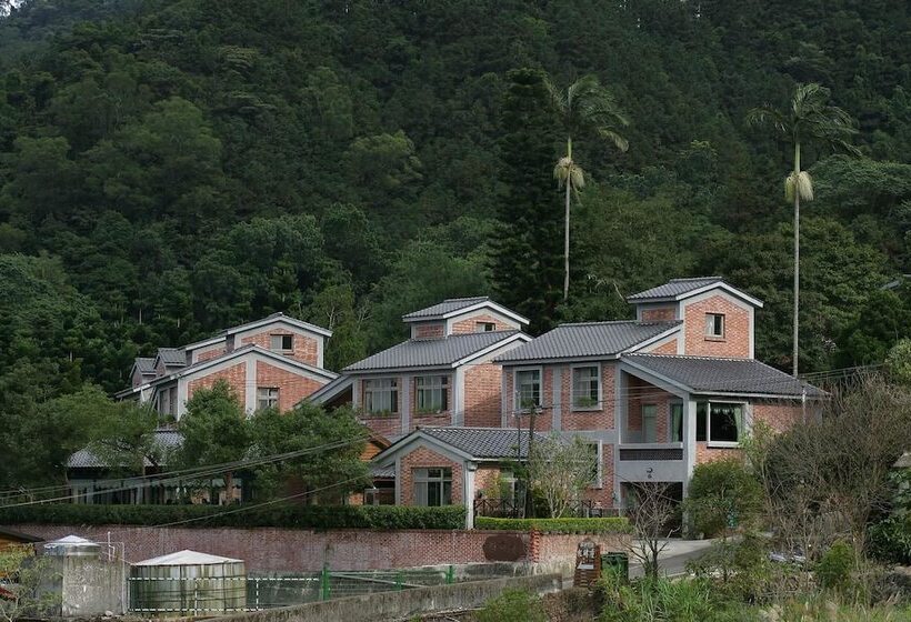 هتل Red Brick Villas