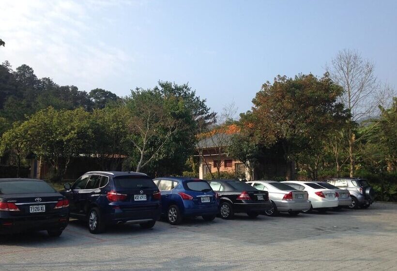 هتل Red Brick Villas