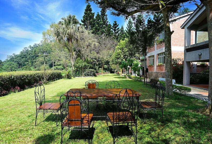 هتل Red Brick Villas